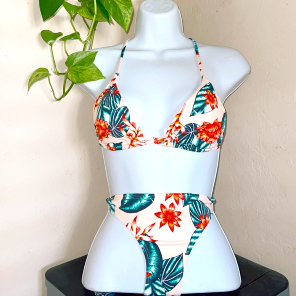 Women’s Tropical Bikini Set NWT - Medium